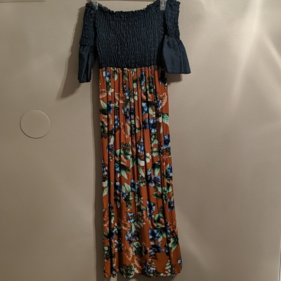 Off shoulder mid length dress - Picture 2 of 3